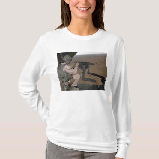 US Marine test firing an M240 zwaar machine pistoo T-shirt (Voorkant)