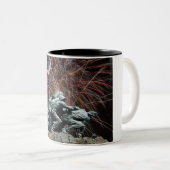 US Marines War Memorial Iwo Jima Fireworks Tweekleurige Koffiemok (Voorkant rechts)