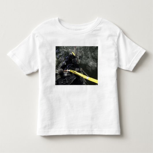 US Navy Diver staat klaar om zijn duik te beginnen Kinder Shirts (Voorkant)