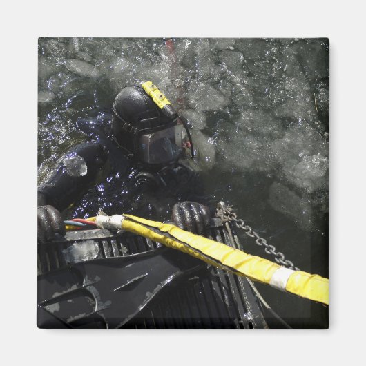 US Navy Diver staat klaar om zijn duik te beginnen Magneet (Voorkant)