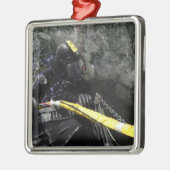 US Navy Diver staat klaar om zijn duik te beginnen Metalen Ornament (Links)