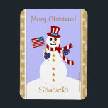 US Patriotic Snowman met Flag Custom Magnet Magneet<br><div class="desc">Stomme Amerikaanse patriottische kerstsneeuwman met een gepersonaliseerde vlag magneet! Deze prachtige magneet is voorzien van een unieke digitale illustratie van een sneeuwpop met een patriottische sterren & gestreepte handschoenen, sjaal en pet van de oom Sam-stijl, in kleuren van rood, wit en blauw! Hij draagt ook een Amerikaanse vlag en bevindt...</div>