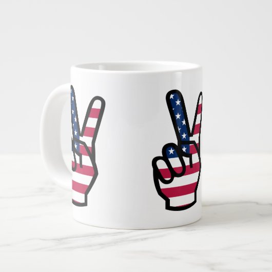 US Victory Sign. Grote Koffiekop (Links)