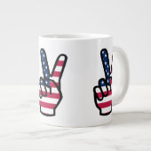US Victory Sign. Grote Koffiekop (Voorkant rechts)