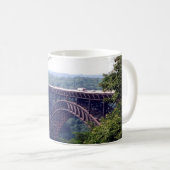 US West Virginia - New River Gorge Bridge - Koffiemok (Voorkant rechts)