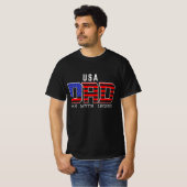 USA American DAD RED White Blue Vaderdag Black T-shirt (Voorkant volledig)