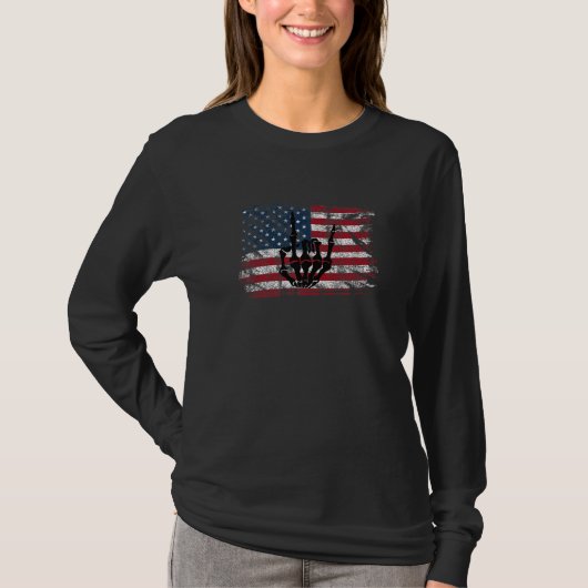 USA American Flag With Rocker Skeleton Hand  5 T-shirt (Voorkant)
