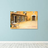 USA, California, Sonoma Valley, Patio in Viansa Canvas Afdruk (Insitu (Houten vloer))