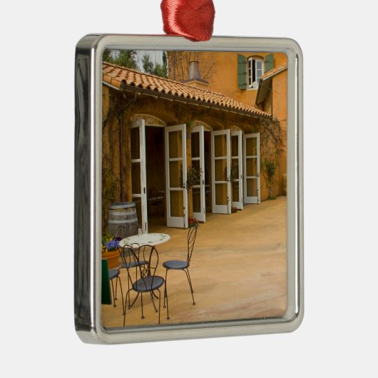 USA, California, Sonoma Valley, Patio in Viansa Metalen Ornament (Rechts)