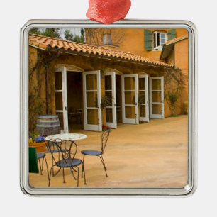 USA, California, Sonoma Valley, Patio in Viansa Metalen Ornament