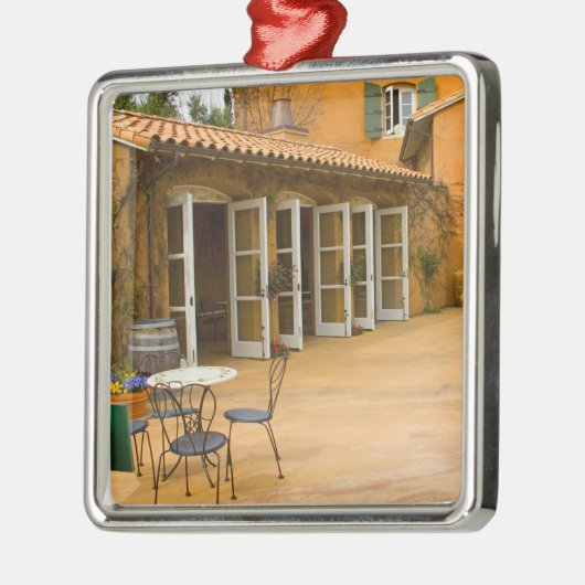 USA, California, Sonoma Valley, Patio in Viansa Metalen Ornament (Links)