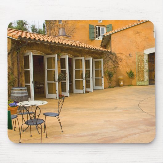 USA, California, Sonoma Valley, Patio in Viansa Muismat (Voorkant)