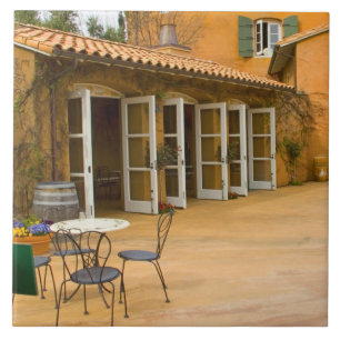 USA, California, Sonoma Valley, Patio in Viansa Tegeltje