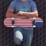 USA Flag Gold Monogram Patriotic American Skater Persoonlijk Skateboard<br><div class="desc">De Amerikaanse, sterren en Stripes, Old Glory, Star-Spangled Banner, USA flag, custom, personalized, prachtige elegant faux gold script / typografie, name / monogram / initialen, quality hard-rock maple competited skateboard deck, om je trots, patriottisme, liefde te shows. Maak een groot patriottisch geschenk voor verjaardag, vaders dag, moederdag, afstuderen, kerst, feestdagen,...</div>
