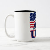 USA Flag & Soccer Ball Two-Tone Mug – Patriotic Sp Tweekleurige Koffiemok (Links)