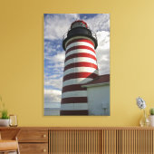USA, Maine, Lubec. West Quoddy Head LIghthouse Canvas Afdruk (Insitu (Woonkamer))