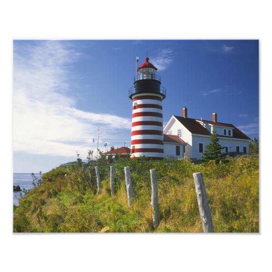 USA, Maine, Lubec. West Quoddy Head Lighthouse Foto Afdruk (Voorkant)