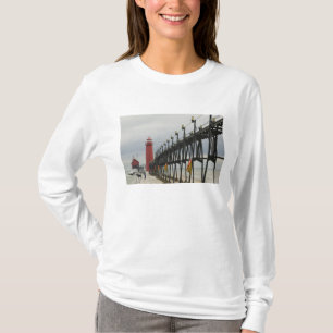 USA, Michigan, Lake Michigan Shore, Grand Haven: T-shirt