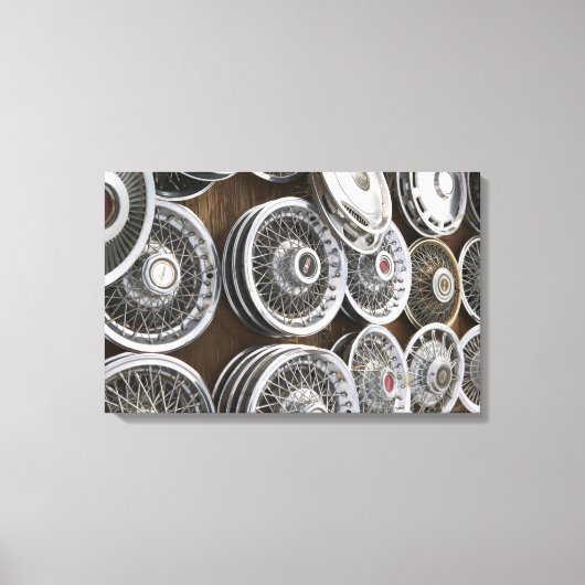 USA, New Mexico, Prewitt: Auto Hubcaps / Rt. 66 Canvas Afdruk (Voorkant)