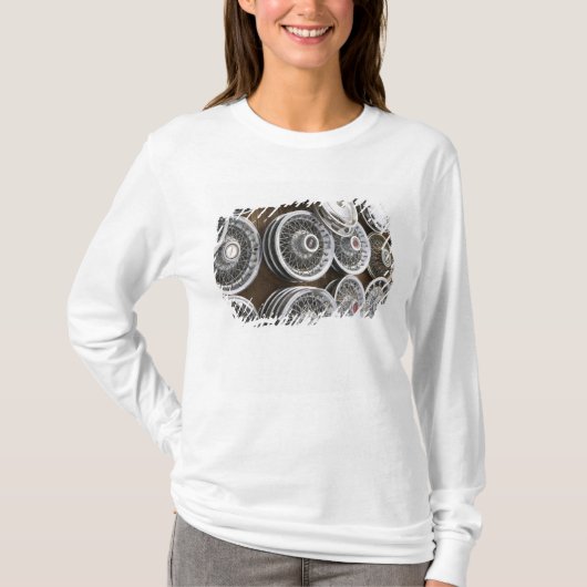 USA, New Mexico, Prewitt: Auto Hubcaps / Rt. 66 T-shirt (Voorkant)