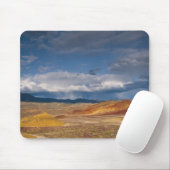 USA, Oregon, Mitchell, Painted Hills with storm Muismat (Met muis)