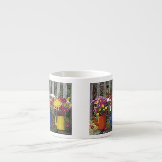 USA, Oregon, Portland. Antiek enamelware Espresso Kop (Voorkant)