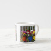 USA, Oregon, Portland. Antiek enamelware Espresso Kop (Voorkant rechts)