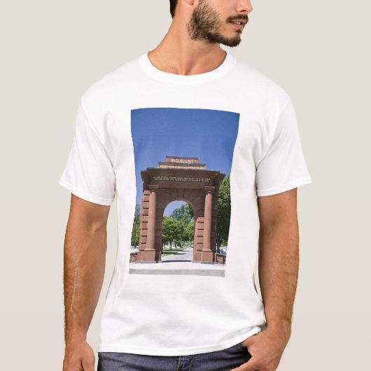 USA, VA, Arlington. McClellan Gate bij Arlington T-shirt (Voorkant)