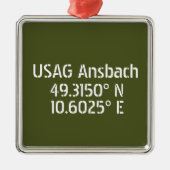 USAG Ansbach Latitude Longitude Metalen Ornament (Voorkant)