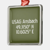 USAG Ansbach Latitude Longitude Metalen Ornament (Links)