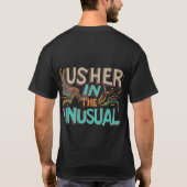 Usher in het ongewone t-shirt (Achterkant)