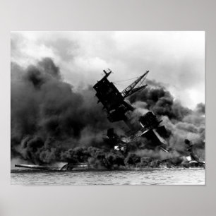 USS Arizona brandt in de haven van Pearl Poster