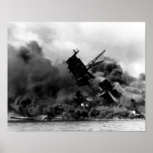 USS Arizona brandt in de haven van Pearl Poster (Voorkant)
