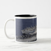 USS Kearsarge Tweekleurige Koffiemok (Links)