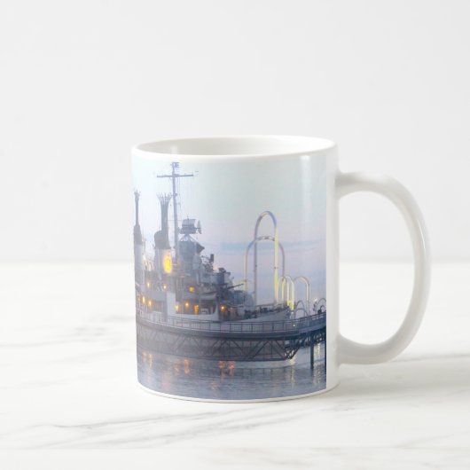 USS Kidd-Mok Koffiemok (Rechts)