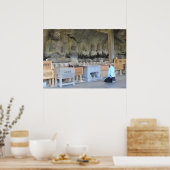 Usuki Stone Buddhas met bezoeker Poster (Keuken)
