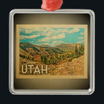 Utah Ornament Vintage Travel<br><div class="desc">Een cool  Utah-ornament met een warme bergscène.</div>