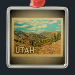Utah Ornament Vintage Travel<br><div class="desc">Een cool Utah-ornament met een warme bergscène.</div>