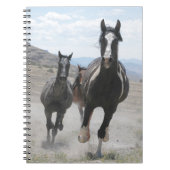 Utah Wild Horses die lopen Notitieboek (Voorkant)
