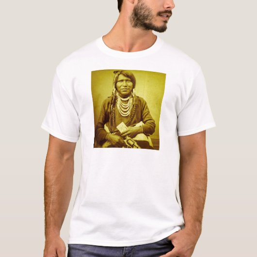 Ute Indian met Pistol  T-shirt (Voorkant)
