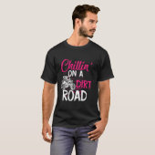 UTV meisjes chillin on Dirk Road SXS zijkant FOU T-shirt (Voorkant volledig)