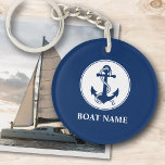 Uw bootnaam Anchor & Rope Navy Blue 2, bediend Sleutelhanger<br><div class="desc">Een dubbelzijdige, gepersonaliseerde nautische acryl sleutelhanger met uw bootnaam, familienaam, kapitein of andere gewenste tekst. Dit unieke ontwerp is voorzien van een aangepast bootankerembleem met touw in klassiek blauw van de marine en geaccentueerd op een witte kic cirkel, allemaal op een achtergrond van blauw van de marine. Indien nodig kunt...</div>