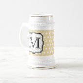 Uw brief. Aangepast monogram. Beige Polka Dot. Bierpul (Voorkant links)