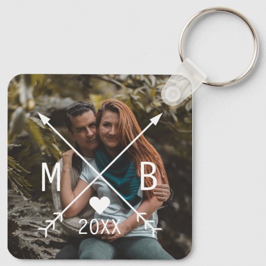 Uw elegante classy monogram liefde hart pijlen sleutelhanger (Achterkant)