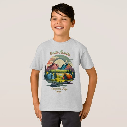 "Uw familie" Camping Trip 20xx Custom Boy's T-shirt (Voorkant volledig)