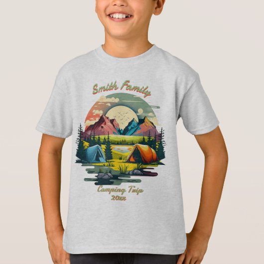 "Uw familie" Camping Trip 20xx Custom Boy's T-shirt (Voorkant)