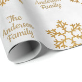 Uw familienaam Gold Snowflake Sjabloon Kerstmis Cadeaupapier (Rol Hoek)