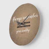 Uw focus bepaalt uw realiteit grote klok (Hoek)