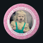 Uw foto 30th Birthday Number Pattern | Roze Ronde Button 4,0 Cm<br><div class="desc">Dit is een herdenkingsknop met je foto en tekst om je 30e verjaardag te vieren. Er is een tekst sjabloon om het gemakkelijk te maken om het bericht en de datum te veranderen. Er is ook een fotomalplaatje om het gemakkelijk te maken om uw afbeelding toe te voegen. Dit roze-witte...</div>