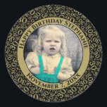 Uw foto 30th Birthday Number | Zwart/goud 30 Ronde Sticker<br><div class="desc">Dit is een herdenkingsknop met je foto en tekst om je 30e verjaardag te vieren. Er is een tekst sjabloon om het gemakkelijk te maken om het bericht en de datum te veranderen. Er is ook een fotomalplaatje om het gemakkelijk te maken om uw afbeelding toe te voegen. Dit zwart-goudafbeelding...</div>